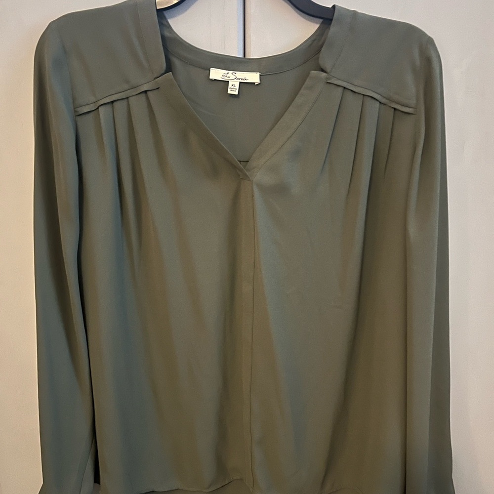 Los Serein Green Pleated V-Neck Blouse